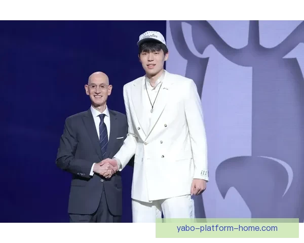 被NBA选中二十年后，他重返赛场再现传奇风采